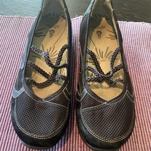 Ahnu black women’s size 10 shoe